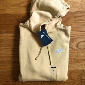 Nike Club Fleece Hoodie / Sesame / Medium